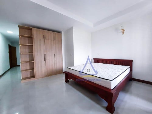 Chrouy Chongvar area | Modern apartment with elevator for rent nearby Riverside