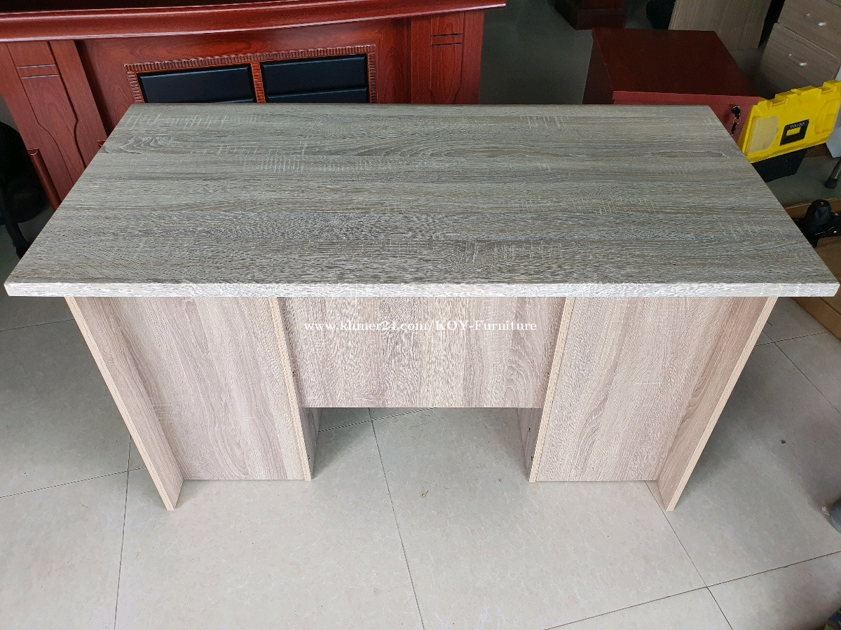 Desks 120x60cm in Phnom Penh, Cambodia on