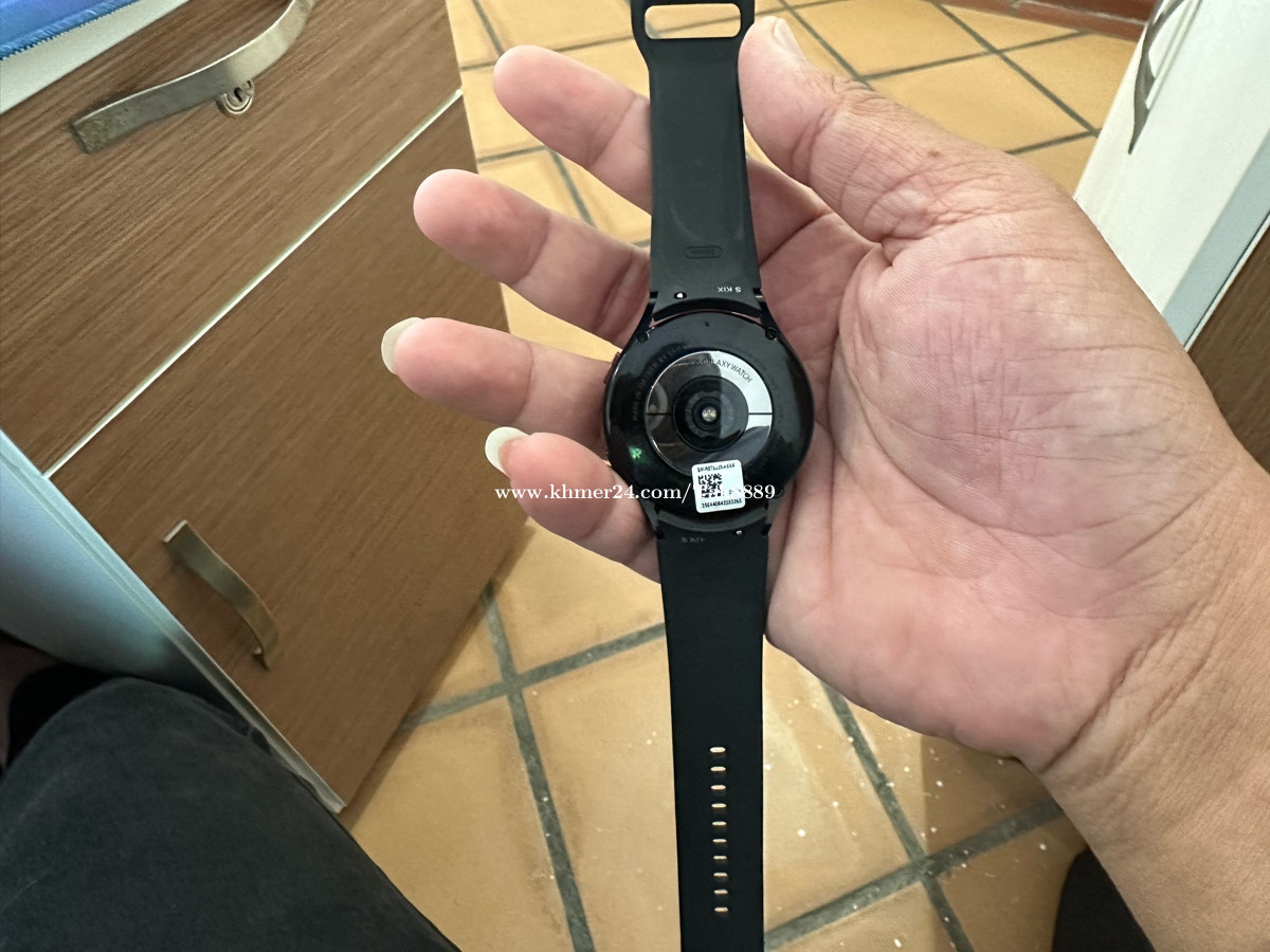 Samsung watch 4 44mm in Phnom Penh, Cambodia on