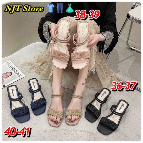 ស្បែកជើងកែងតិចៗ