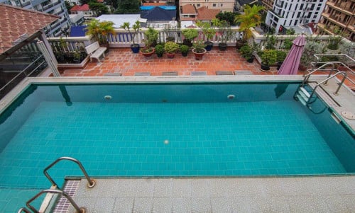 Western Style 2 Bedrooms with Swimming Pools and Gym for rent in BKK1