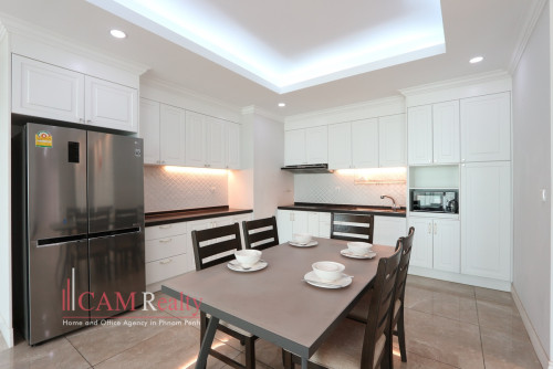 프놈펜에 임대 주택 BKK1 area | Big 4 Bedrooms penthouse serviced apartment for rent in BKK1 area