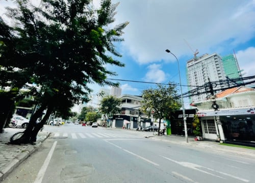 Commercial Shop-Showroom For Rent Along Busy & Prime Location of BKK1, 02 Floors Plus, 6,000$