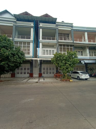 ផ្ទះអាជីវកម្មសម្រាប់ជួល នៅក្បែរអុីអន២