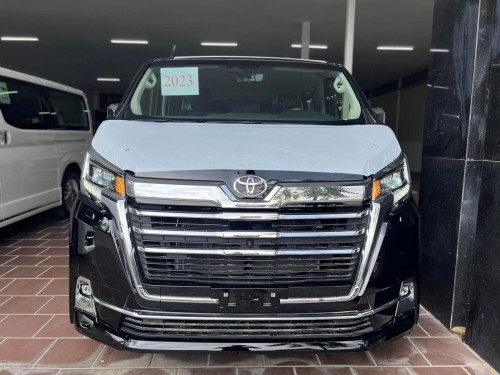 Toyota granvia 2023