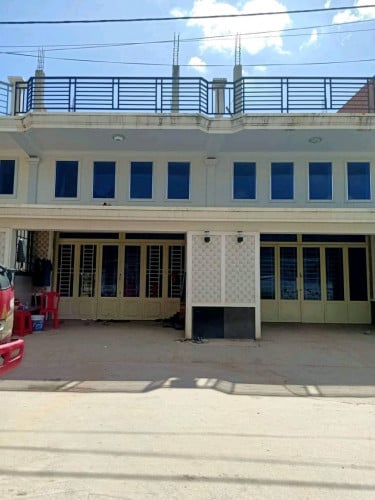 ផ្ទះល្វែង