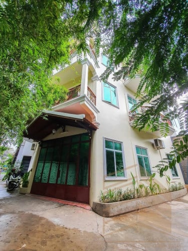 5 bedrooms Villa available for rent in Tole Bassac
