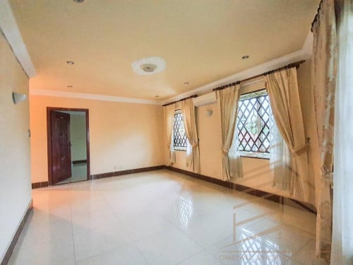 5 bedrooms Villa available for rent in Tole Bassac