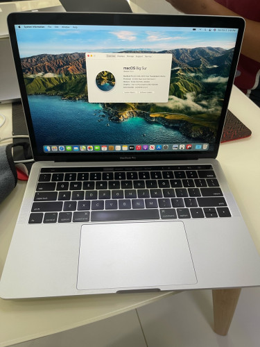 MacBook Pro 13inch 2017 core i7 Ram16G 256G Salary Start From