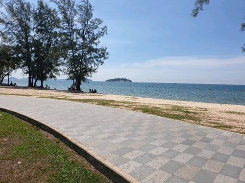 ដីសំរាប់លក់នៅឆ្នេរអូរត្រេះក្រុងព្រះសីហនុ