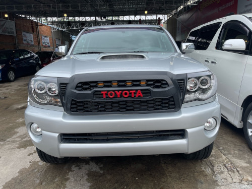 TOYOTA TACOMA 4x4 ឆ្នាំ2008 ក្រដាស់ពន្ធថ្មី