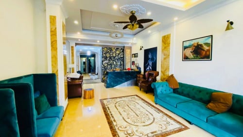 Hotel For Rent Near Riverside & Wat Phnom Area, 5mx30m, 08 Floors, 15 Rooms, 6,000$