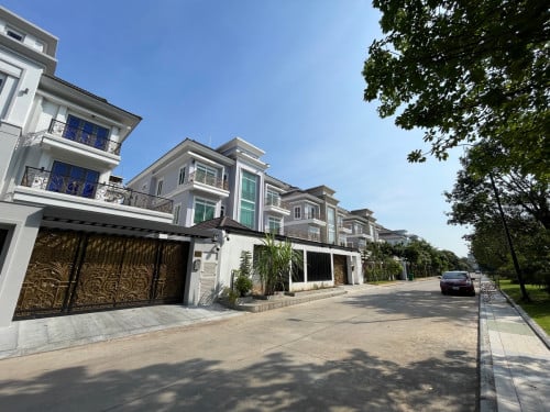 វីឡាទោល លក់ ៣០០ម៉ែត្រពី AEON Mall Sen Sok