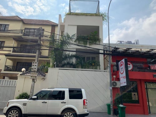 ផ្ទះល្វែងសម្រាប់លក់  នៅបឹងកេងកង1ទីតាំងល្អនៅលើផ្លូវធំ,Flat for Sale in BKK1, Property Code: VBRE01069