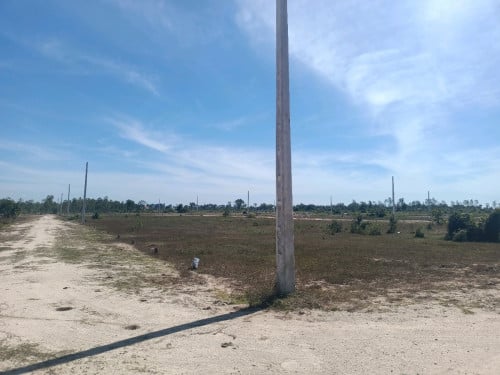 ប្រញ៉ាប់លុយខ្លាំងណាស់ តម្លៃក្រោមទីផ្សារខ្លាំងណាស់ ចរចារបាន ធានាប្លង់រឹង100% ក្បែរទីប្រជុំជន