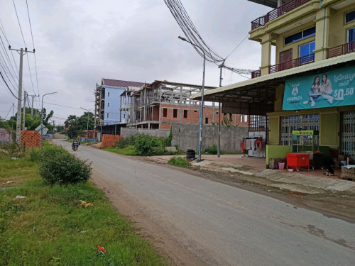 ផ្ទះពីរល្វែងក្រុងតាខ្មៅលក់បន្ទាន់