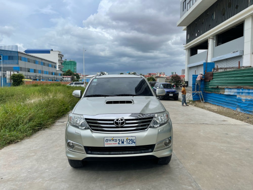 Toyota fortuner 2013