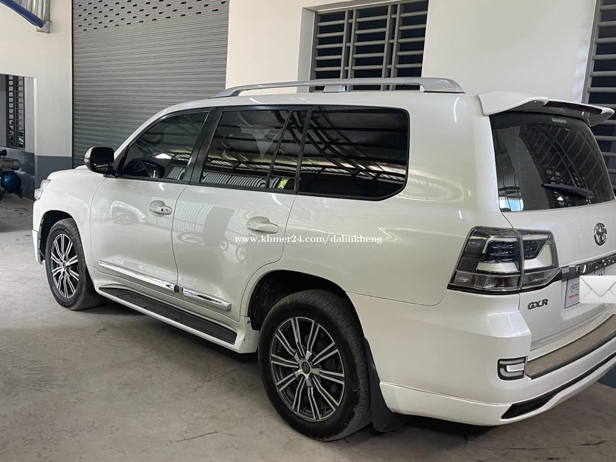 Land Cruiser V6 ឆ្នាំ 010up21 full options ម្ចាស់ ដើម ទី ១ Price 55000