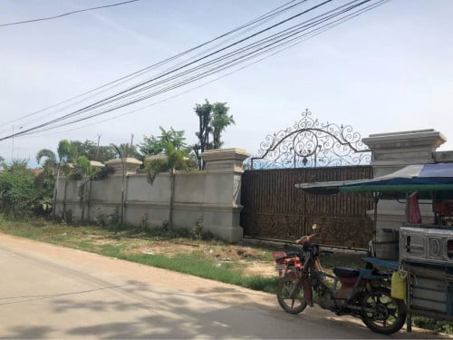 ដីកែងលក់នៅជិតផ្លូវជាតិលេខ៣ សំរាប់តំលៃអាចចរចាបាន