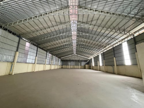 ដី ឃ្លាំង លក់បន្ទាន់ ផ្លូវ ២១៧ ជិតរោងចក្រផលិតភេសជ្ជៈកម្ពុជា  (ចំណូលជួល ២០០០ ដុល្លារ ក្នុងមួយខែ)