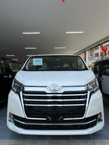Toyota granvia 2023