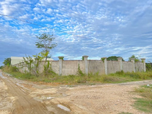 ដីកែងលក់  បុរី កាំងម៉េង(1822m2)