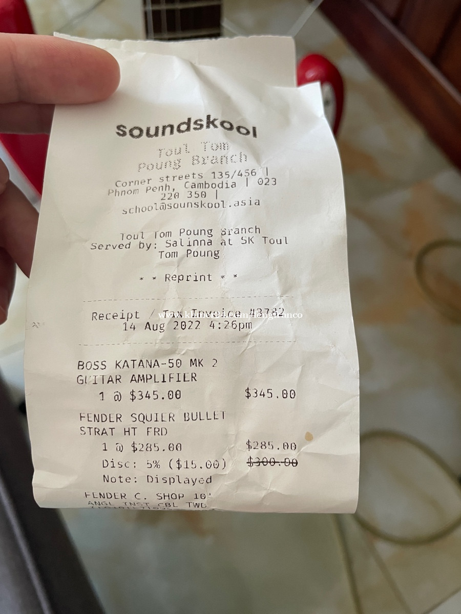 Fender Squier electric guitar and Boss Katana MK2 Audio Price 400 in