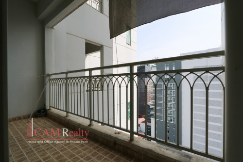 BKK1 area| 3 bedrooms condominium on 18th floor for rent| Swimming pool, gym and sauna