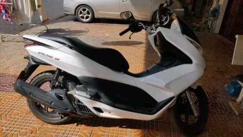 Honda PCX 150cc for daily rental