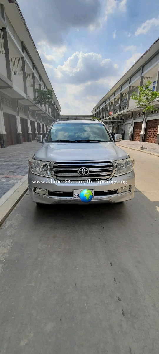 LANDCRUISER 2011（ខូប60ឆ្នាំ) Price 46500.00 in Phnom Penh, Cambodia