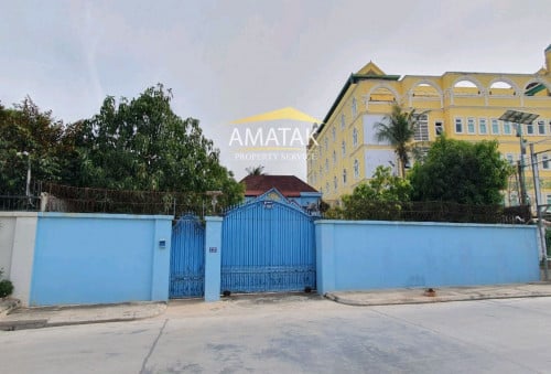 វីឡាលក់បន្ទាន់នៅក្រុងតាខ្មៅ