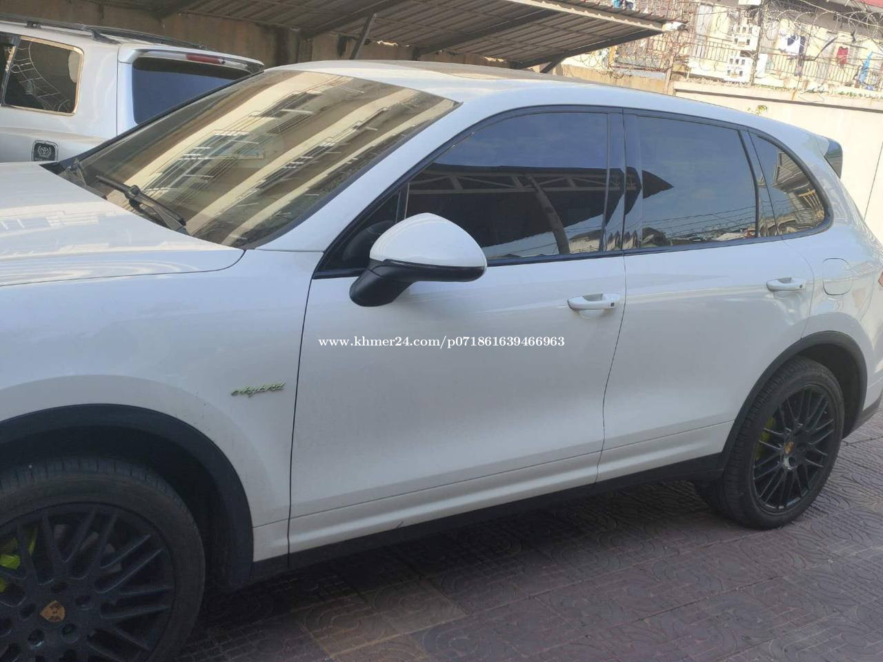 Porsche Cayenne S Hybrid 2015 Price 65000.00 in Phnom Penh, Cambodia