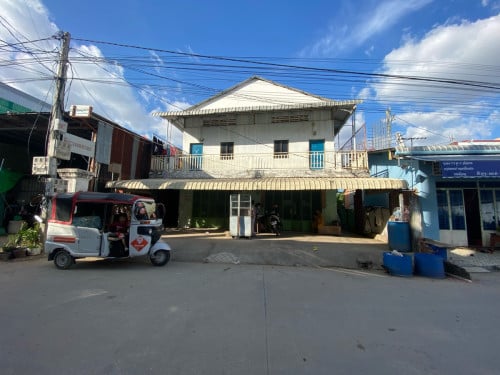 ផ្ទះលក់180000$ មានចំនូលរាល់ខែ500$-600$