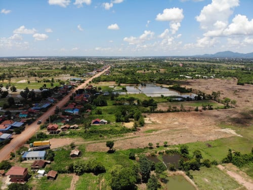 ដីលក់បន្ទាន់/Urgent Land for Sale ទីតាំងមានសក្ដានុពលនៅក្រុងច្បារមន, Property Code:VBRE01143