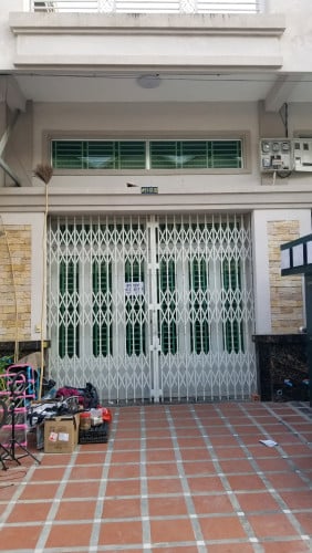 ផ្ទះល្វែងEo ជួលឬលក់ (បើជួល250$/ខែ) អ៊ូរអរ ជិតផ្សារព្រៃទារ (ផ្ទះសំណង់ថ្មី)