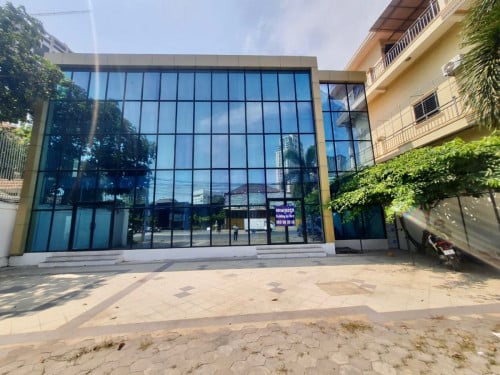 NEWLY RENOVATED COMMERCIAL BUILDING TO LEASE (TOUL KORK)