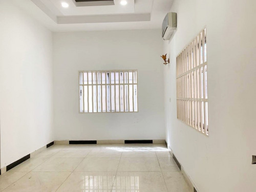 Villa Rent in Psar Derm Thkov Area, South of Russian-Toul Tompong Market, 17x25m, 04 Rooms per month
