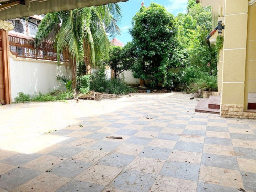 Villa Rent in Psar Derm Thkov Area, South of Russian-Toul Tompong Market, 17x25m, 04 Rooms per month