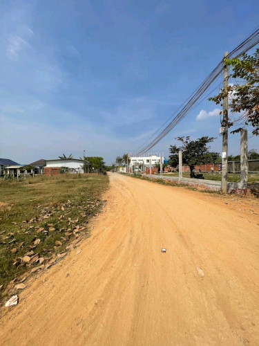 ដីលក់