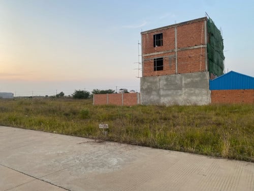 ដីទីក្រុងតាខ្មៅ 10 x 20 Takhmao