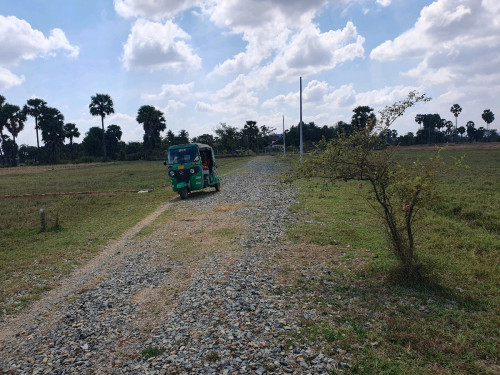 ដីសំរាប់លក់ 360m2 ចាក់គ្រោះហើយ មានបង្គោលភ្លើងរួចជាស្រេច នៅចំកណ្តាលដីក្រុមហ៊ុនដីឡូដ៏ ពិតជាដីល្ឣ