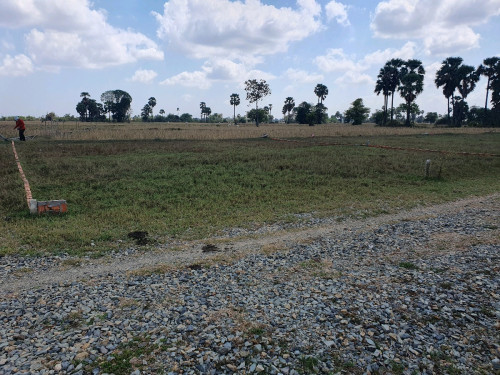 ដីសំរាប់លក់ 360m2 ចាក់គ្រោះហើយ មានបង្គោលភ្លើងរួចជាស្រេច នៅចំកណ្តាលដីក្រុមហ៊ុនដីឡូដ៏ ពិតជាដីល្ឣ