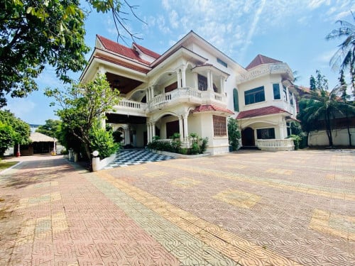 Corner & Big Villa For Rent At Sangkat Beung Kok 1, 2,100sqm, 10 Rooms, 8,000$