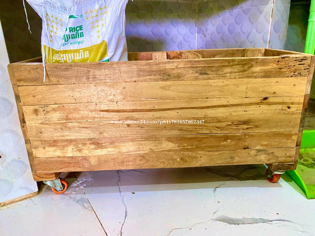 Wooden bin on wheels Price 50 in Kampot, Cambodia Pad Jim