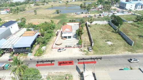 ដីនិងផ្ទះសំរាប់ជួលនៅលើផ្លូវ១៥១ ក្បែរផ្សារ ក្បែរវត្តប្រាសាទ