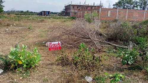 ដីសម្រាប់លក់ 4.3×18 ទីតាំងល្អដីជាប់នឹងផ្សារងាយស្រួលប្រកបមុរបរ