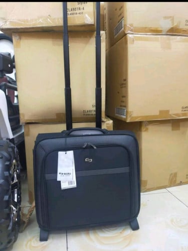 វ៉ាលីអូសតាមខ្លួន