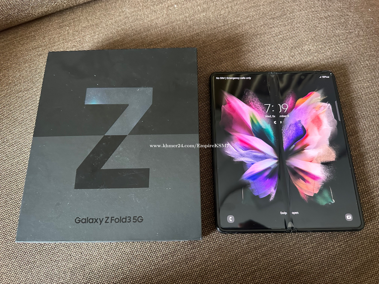 Samsung fold 3 អេក្រង់ខាងក្នុងមានបញ្ហា តែអេក្រង់ខាងក្រៅនៅស្អាត Price 320 in Phnom Penh Samsung fold 3 អេក្រង់ខាងក្នុងមានបញ្ហា តែអេក្រង់ខាងក្រៅនៅស្អាត Price 320 in Phnom Penh