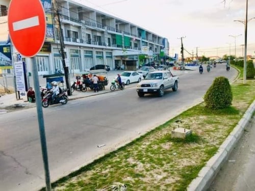 ដីលក់ប្រញាប់ទល់មុខផ្សារព្រែកជ្រៃ ផ្លូវ217 ផ្លូវរដ្ឋ20ម៉ែត្រ
