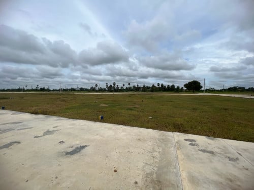 ដីលក់បន្ទាន់នៅផ្លូវ៤២